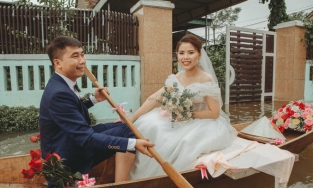 Ấn tượng với bộ ảnh cưới 'vượt lũ' của cặp đôi ở Hà Tĩnh