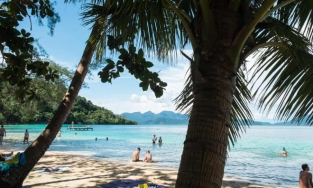 Giáo viên bị bắt giam vì đăng bài chê bai khu nghỉ mát ở Thái Lan