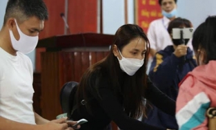 Bỏ ngoài tai yêu cầu sao kê, Thủy Tiên ra miền Trung từ thiện đợt 3