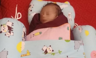 Hà Tĩnh: Bé trai sơ sinh bị bỏ rơi trong thùng giấy cùng lời nhắn 'mẹ xin lỗi con'