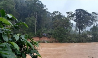 Lâm Đồng: 4 du khách bị lũ cuốn trôi 