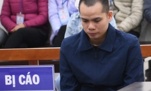 Sau cuộc gọi nhầm số, chồng đâm vợ trọng thương