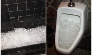 Lý do các nhà hàng, khách sạn thường đổ đá viên vào bồn cầu