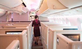 Trung Quốc: Cục Hàng không khuyên các tiếp viên nên đóng bỉm khi làm việc