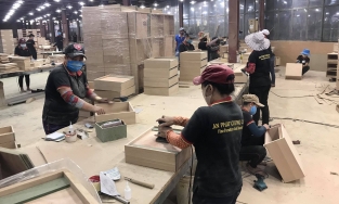 Từ 1/1/2021, bị trả lương chậm người lao động sẽ được nhận thêm tiền lãi