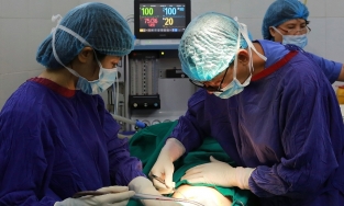 Nhiễm trùng sau sinh mổ là tai biến thường gặp nhất trong tai biến sản khoa