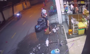 Thanh niên tát, đạp bạn gái không thương tiếc, còn chửi bới dọa đánh người can ngăn