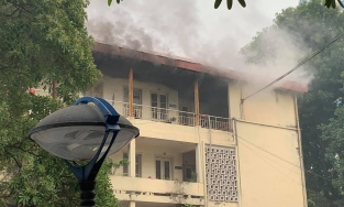 Tòa nhà trong trụ sở Bộ Xây dựng bị cháy nghi do thắp hương sáng mùng một