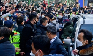 Vợ tên ấu dâm Jo Doo Soon bị đuổi khỏi nhà thuê