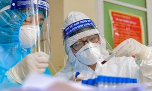 Cụ ông 73 tuổi xét nghiệm 4 lần mới phát hiện dương tính với SARS-CoV-2