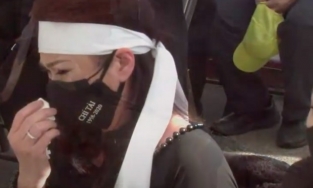 Hà Phương - em gái Cẩm Ly viếng tặng 50 ngàn đô la cho đám tang cố NS Chí Tài