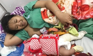 Quảng Nam: Sinh mổ, bé trai bị gãy xương đùi 