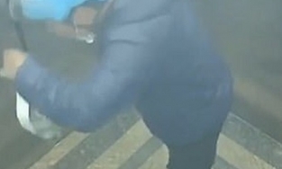 Shipper khạc nhổ vào đồ ăn trong thang máy trước khi giao cho khách