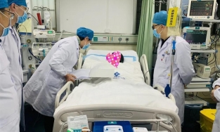 Máu của nữ giáo viên có màu như sữa dâu vì thói quen uống trà sữa