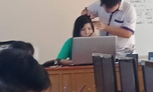  Nam sinh nhổ tóc sâu cho cô giáo mong cứu vãn danh hiệu học sinh tiên tiến