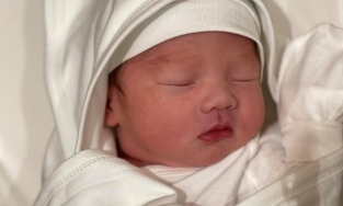 Vợ chồng Phan Đinh Tùng đón con thứ hai