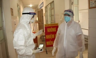 Lịch trình dày đặc của BN thứ 10 ở Hà Nội: Đưa con đi học, liên hoan, cafe