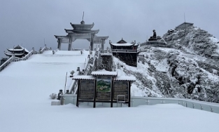 Tuyết rơi trên đỉnh Fansipan ngày cận Tết Tân Sửu 2021