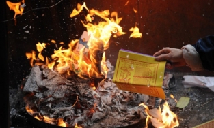 Cúng hóa vàng Tết Tân Sửu 2021 và những điều kiêng kỵ cần nhớ 