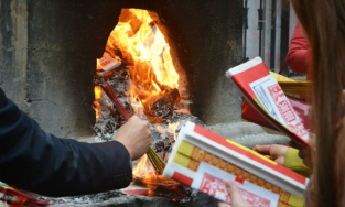 Văn khấn cúng hóa vàng Tết Nguyên Đán Tân Sửu 2021