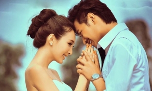 Đàn ông càng giàu có càng thích lấy vợ ngực nhỏ