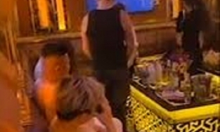 Chị chồng lái Mercedes đi dẹp loạn tiểu tam hộ em dâu mà không cần đụng tay