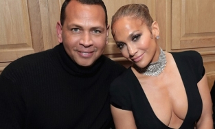 Jennifer Lopez chia tay cầu thủ bóng chày Alex Rodriguez