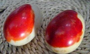 Lão nông nghèo bỗng dưng có 2,8 tỷ đồng khi nhặt được ngọc hiếm đỏ như máu