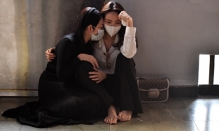 Lý Nhã Kỳ đề nghị chu cấp cho mẹ 'phù thủy make-up' Minh Lộc suốt đời