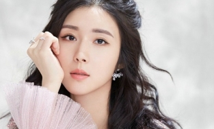 Nhan sắc Phương An Na - nữ diễn viên vào khách sạn cùng Lý Dịch Phong lúc 3h sáng