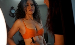 Bà ngoại tuổi 52 làm người mẫu nội y để thay đổi cách nhìn nhận của xã hội