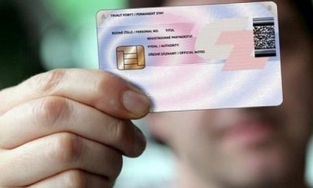 Có CCCD gắn chip khi tham gia giao thông, người dân có cần mang theo giấy phép lái xe không?