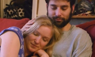 Nếu bạn cô đơn, chi ngay 80 USD/giờ để được người lạ âu yếm, vỗ về 