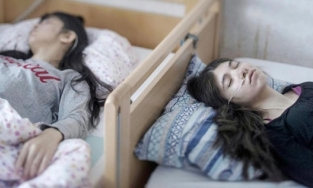 Thụy Điển: Nhiều trẻ tị nạn tại rơi vào trạng thái hôn mê một cách bí ẩn và không tỉnh dậy trong nhiều năm