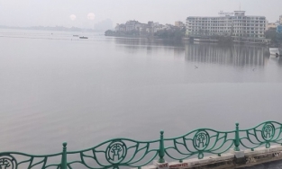 Bộ Tài nguyên và Môi trường nói gì trước việc nước hồ Tây chuyển màu xanh rêu?