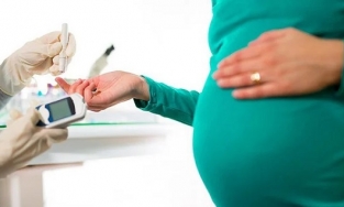 Lên chức bà ngoại còn mang thai, khi nào chị em cần đi bác sĩ?