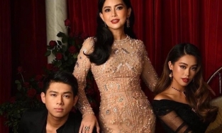 Nhìn bức ảnh Tiên Nguyễn - Hiếu Nguyễn chụp cùng mẹ, bạn sẽ hiểu họ thừa hưởng gen đẹp từ đâu 