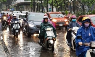 Thời tiết 5/4: Hà Nội có mưa rào và dông, cần đề phòng lốc sét