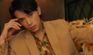 Sau ảnh 'da bọc xương', Thuận Nguyễn tiếp tục khoe body chuẩn 6 múi vạm vỡ quyến rũ