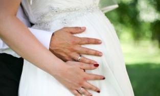 Bị nhà trai dè bỉu, mặc cả tiền sính lễ vì có bầu trước khi cưới