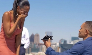 Cô gái được bạn trai cầu hôn bằng 5 chiếc nhẫn vì không biết chọn cái nào