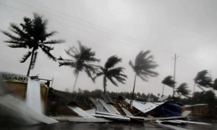 Siêu bão Surigae mạnh cấp 17, từ Quảng Ninh đến Cà Mau sẵn sàng ứng phó