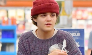 Ở tuổi 19, con trai Johnny Depp có nhiều nét giống người bố nổi tiếng thời còn trẻ