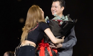 Mỹ Tâm bật khóc trên sân khấu liveshow 'Tri Âm' khi Quang Dũng ôm hôn