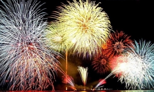 TP.HCM: Huỷ kế hoạch bắn pháo hoa dịp 30/4-1/5, họp khẩn về Covid-19