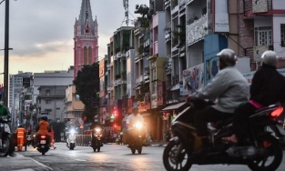 Sáng nay, TP.HCM nắng từ sớm, chiều tối có mưa dông