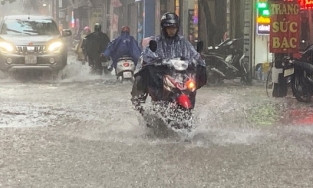 Từ chiều nay Bắc Bộ mưa rất to do không khí lạnh tăng cường