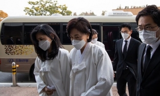 Bà Hong Ra-hee, vợ cố Chủ tịch Samsung Lee Kun-hee trở thành người phụ nữ giàu nhất Hàn Quốc