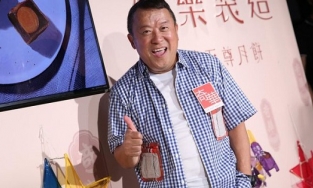 Nam diễn viên Tăng Chí Vỹ làm MC kiêm giám khảo vòng sơ loại của cuộc thi Hoa hậu Hong Kong