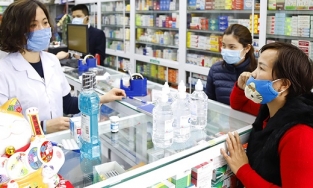 Mua thuốc ho, sốt ở TP.HCM phải khai báo y tế 